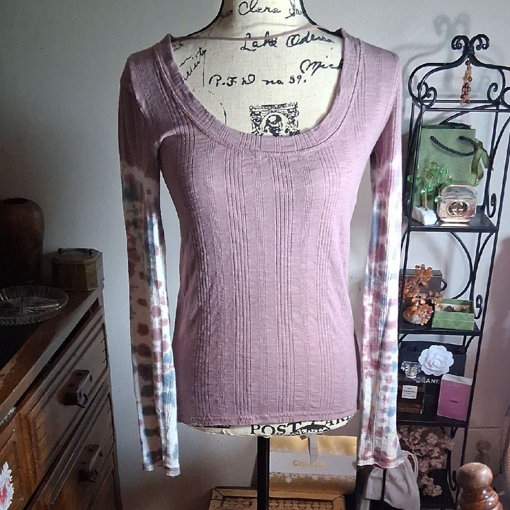 Free People Mauve Ribbed Scoop Neck Long Sleeve Tee with Tie-Dye Sleeves